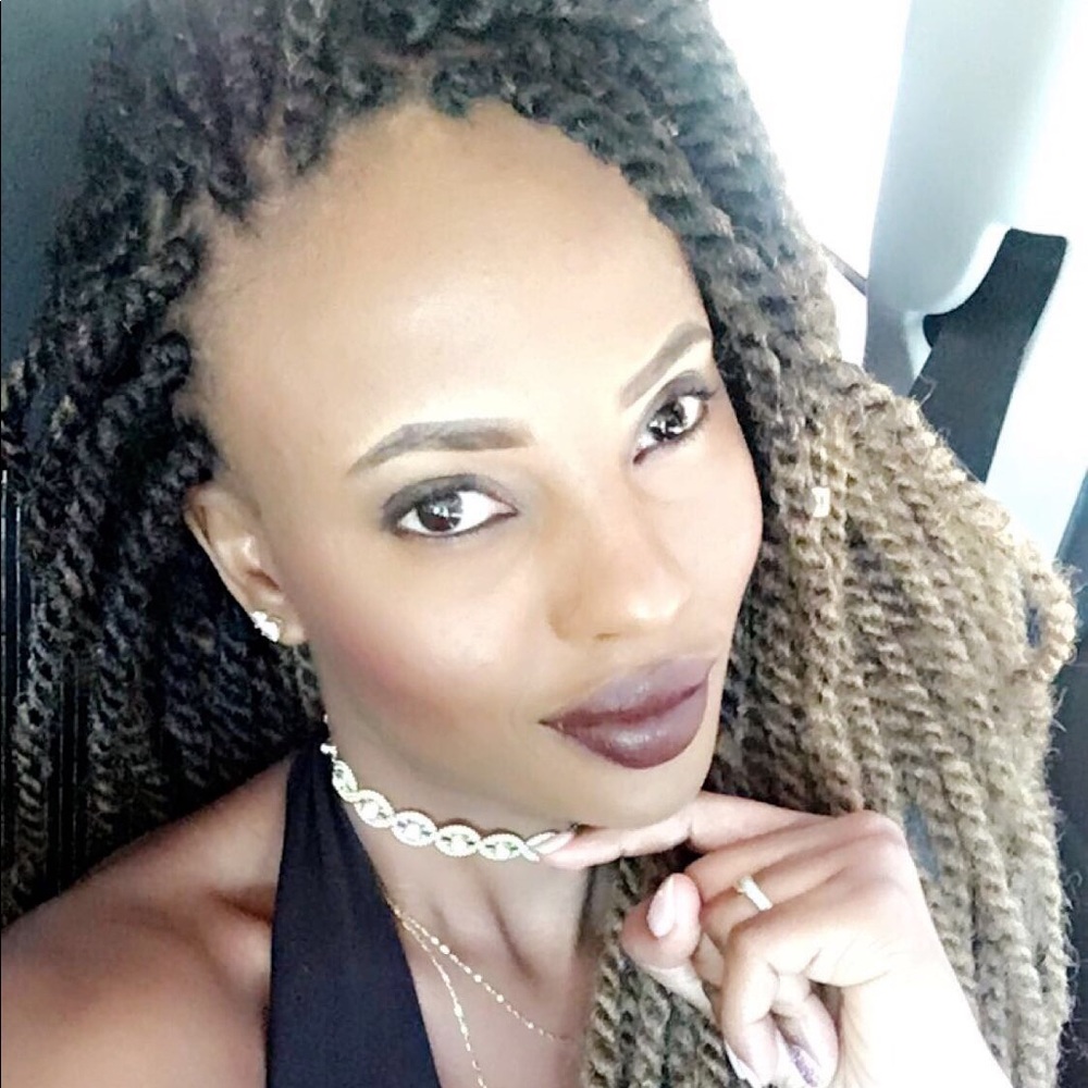 Meet your Posher, Aline